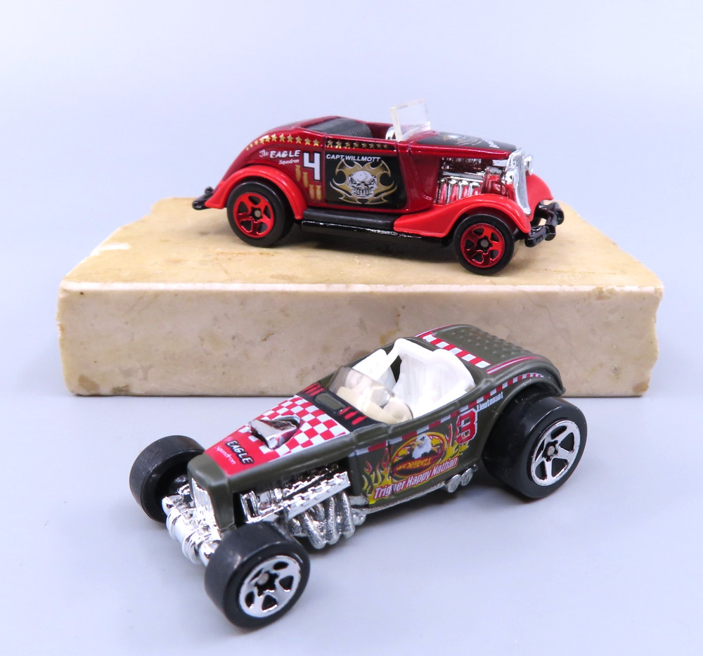 Hot Wheels FLYING ACES II Lot '33 Ford Roadster Deuce Roadster 1:64 2003 Loose
